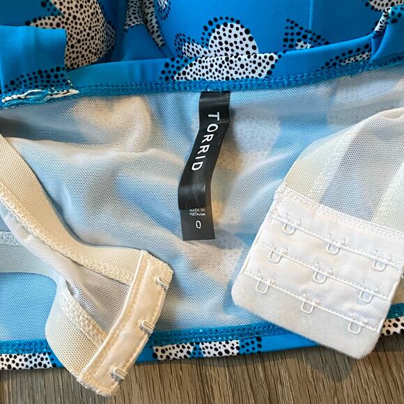 Torrid Halter Bikini Top Sz 0 Blue White Black NWT - Picture 6 of 8
